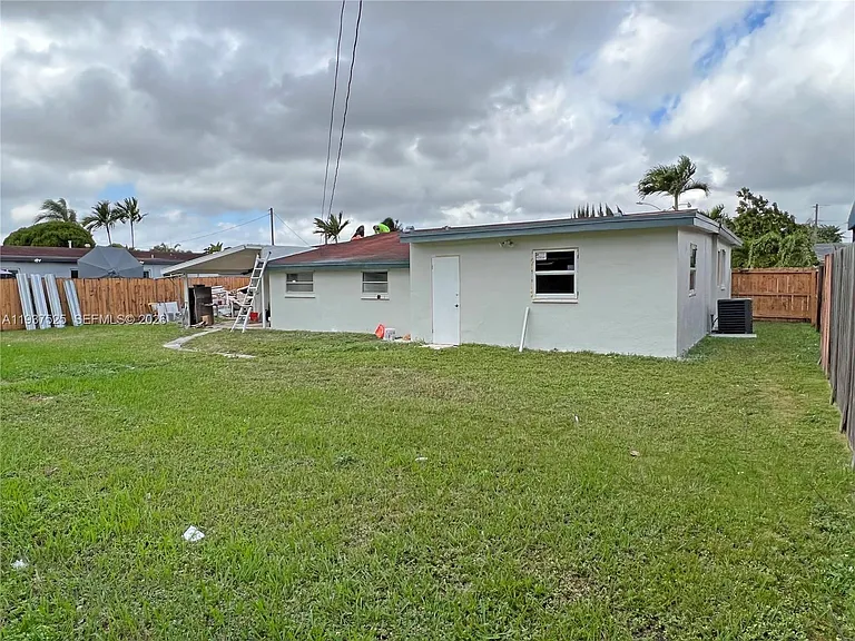 11962 SW 37th Ter — Photo 22