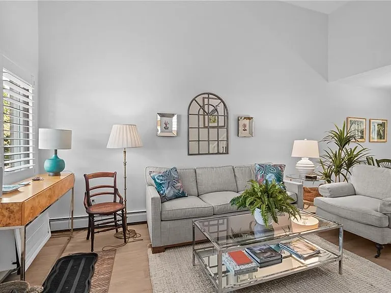 26 Narragansett Ave #4 — Photo 2