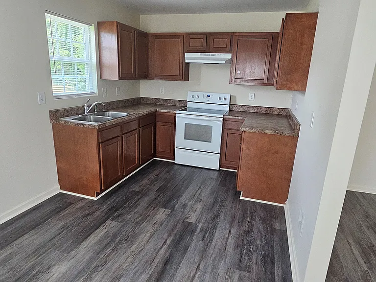 335 Pierce Dr — Photo 6