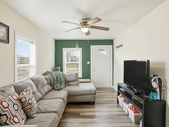 5th image of 2623 Hart Rd