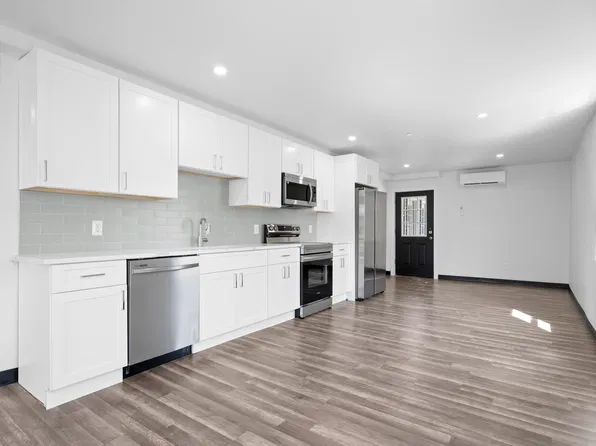 158 Pleasant St, Leominster, MA
