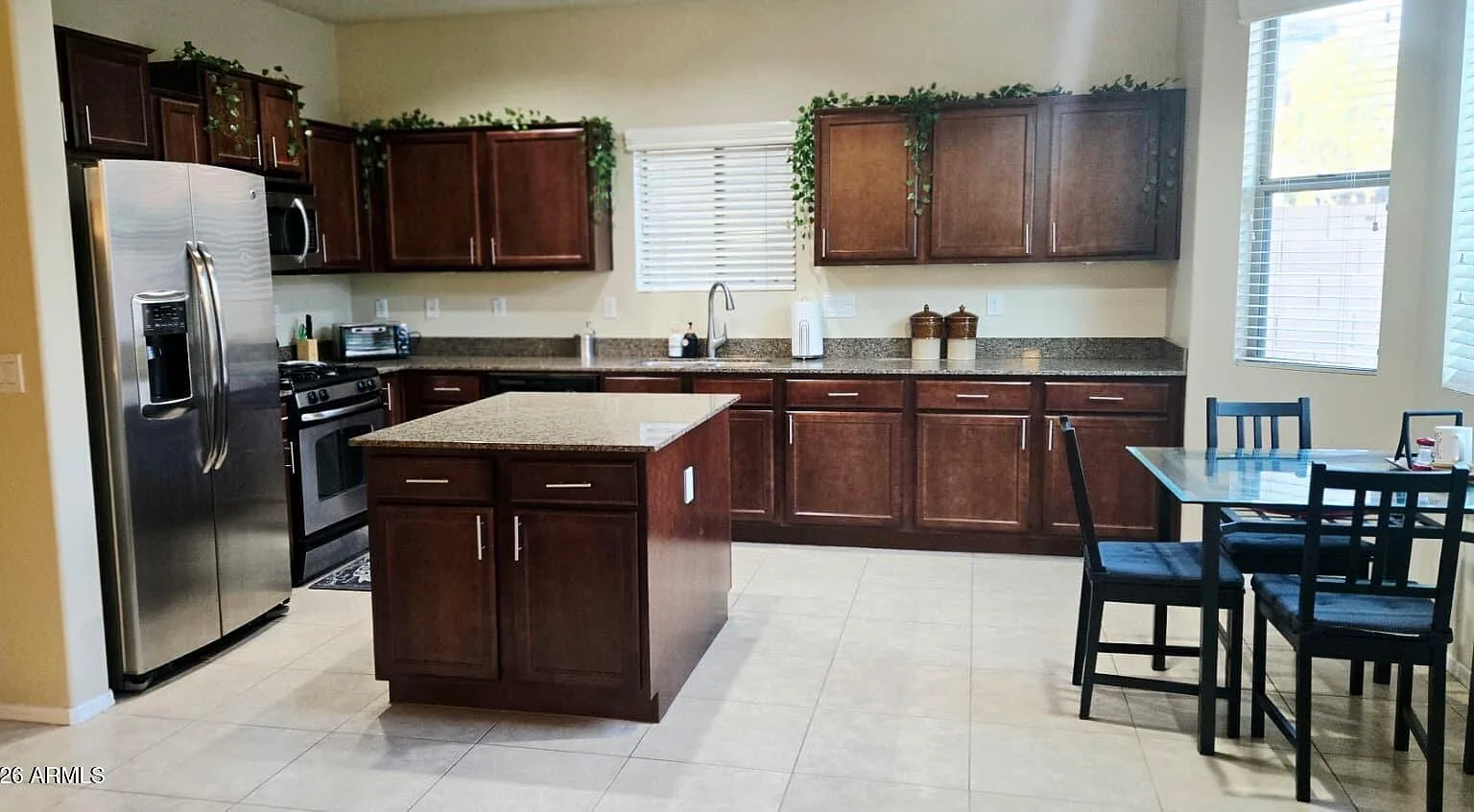 3 bed, 2.5 bath, 2414 sqft, $3,100 — Photo 3
