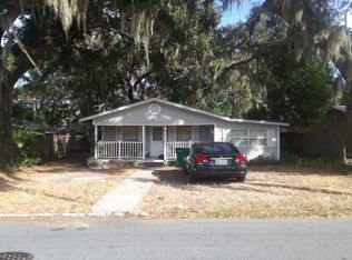 961 Liberty Ave, Mount Dora, FL 32757