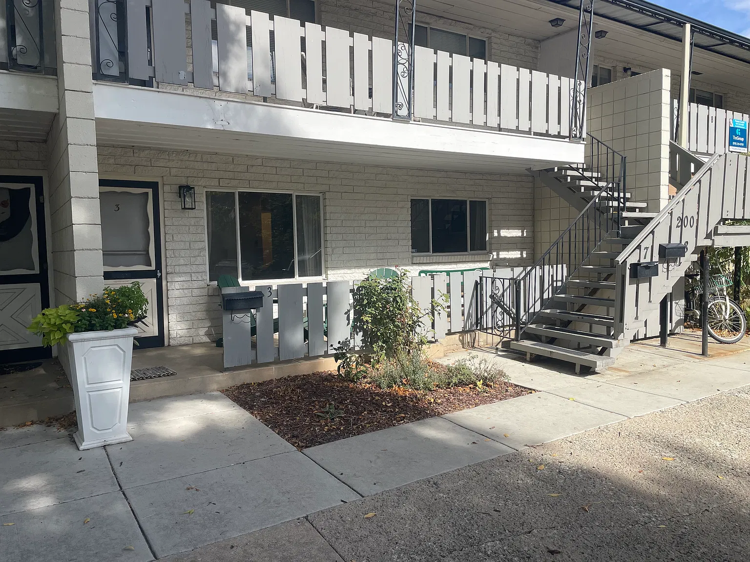 2 bed, 700 sqft, $1,700 — Photo 1