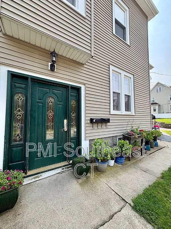 2 bed, 1.0 bath, 750 sqft, $1,650 — Photo 2