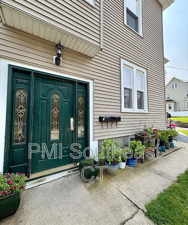 285 Montauk Ave #6