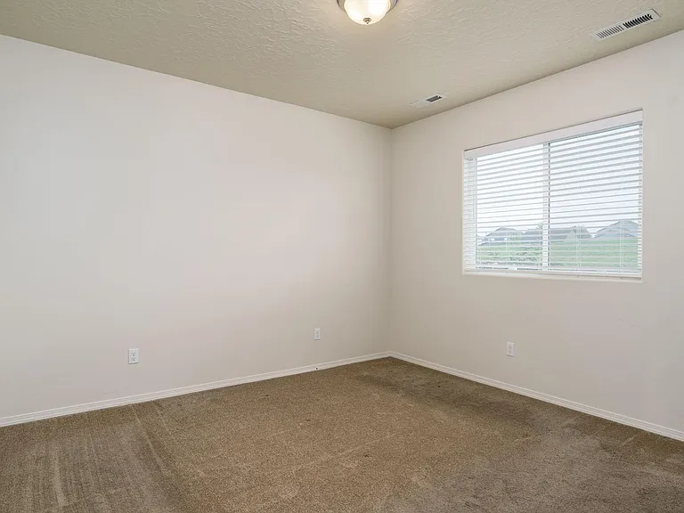 7516 W Corona Dr — Photo 8