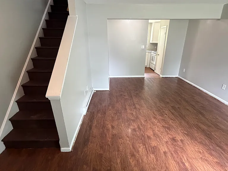 544 Smithfield Ave — Photo 2