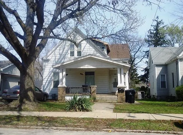 913 W Grove St photo 1