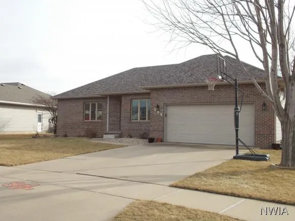 410 Bennington Dr, Sergeant Bluff, IA 51054