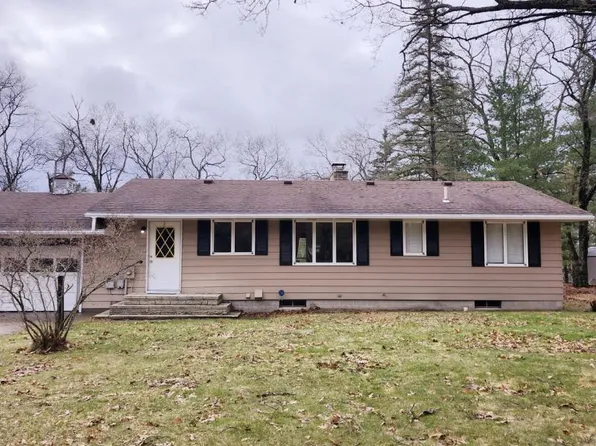 3570 Hillcrest Dr, Oscoda, MI 48750