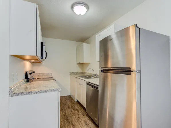 "The Belle Grove" One Bedroom Apartments (Wifi Included)