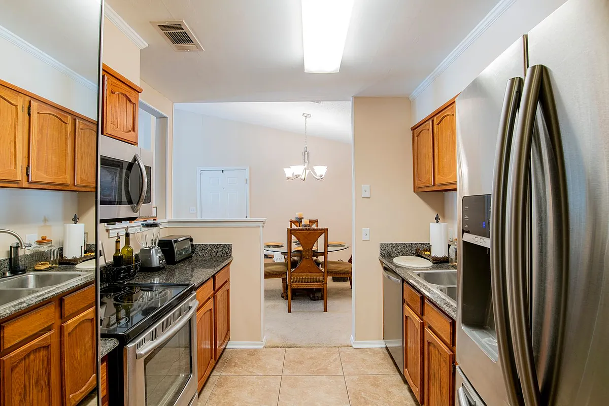 Building Photo - 7171 N 9th Ave #D6