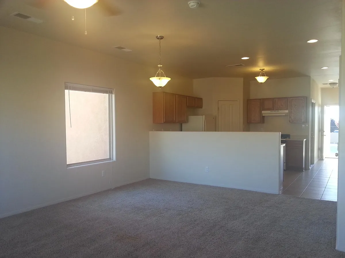 Building Photo - 12504 Hardin Ct NE #B