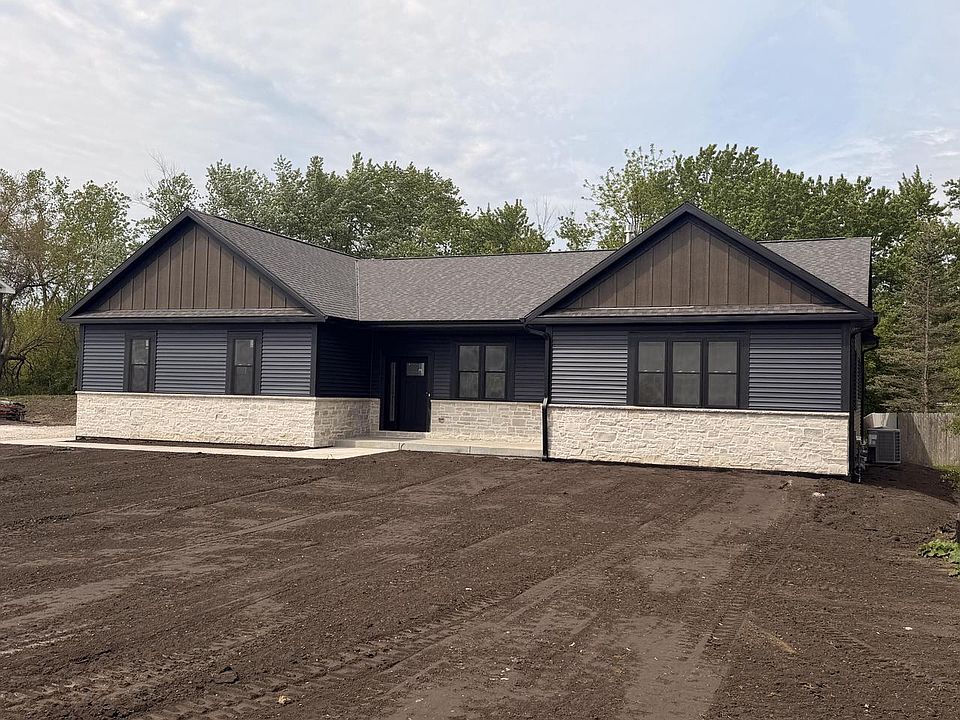 1st image of 12212 Sheridan ROAD