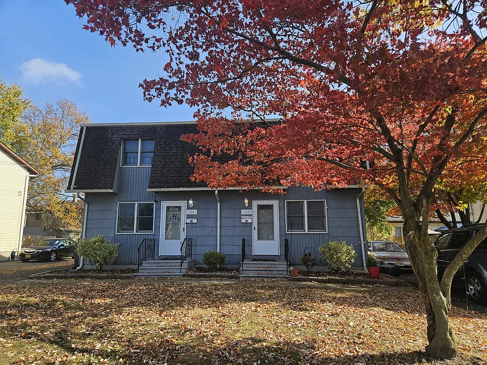 158 Marshall Ave W