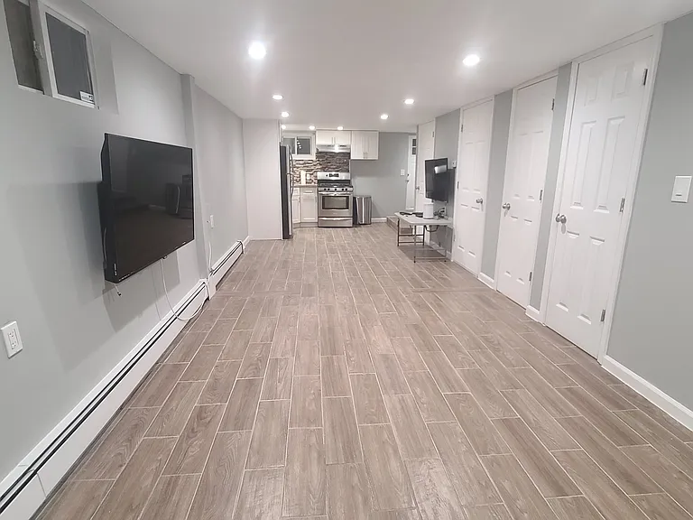 1222 Fairfax Ave #BASEMENT — Photo 3