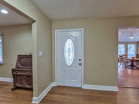 5th image of 2601 Lucerne Dr