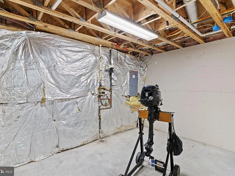 8212 Silverton Ct — Photo 24