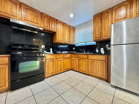 3rd image of 60 Southdale Ave