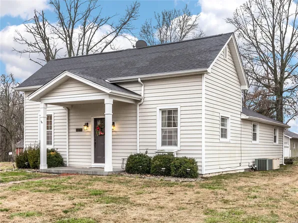 8375 Kuhn Station Rd, Edwardsville, IL 62025