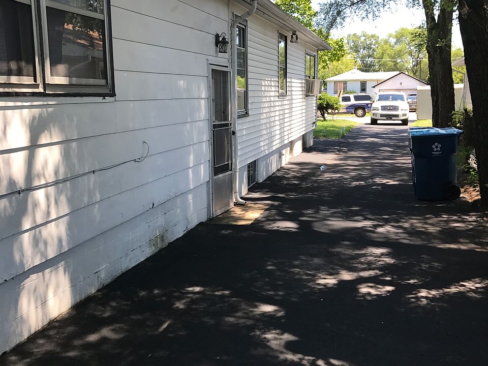 1st image of 942 Greenbay Ave
