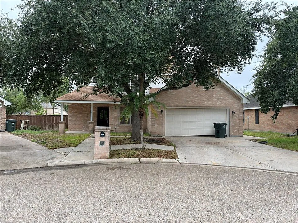 3302 Santa Erica St