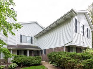 7913 Knottingham Cir APT B, Darien, IL 60561