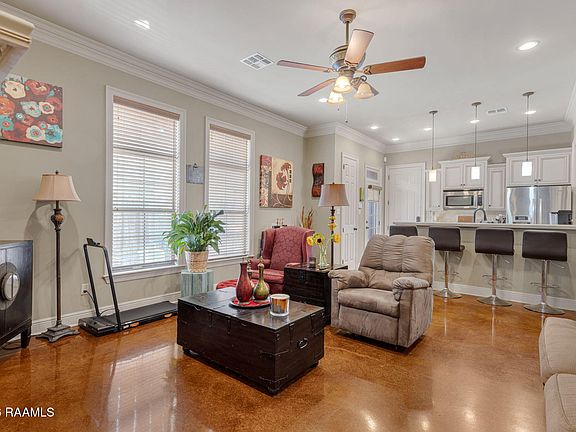 4th image of 111 Villa Park Ln