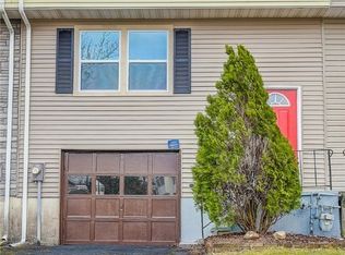 8398 Shallowcreek Rd #B, Liverpool, NY 13090