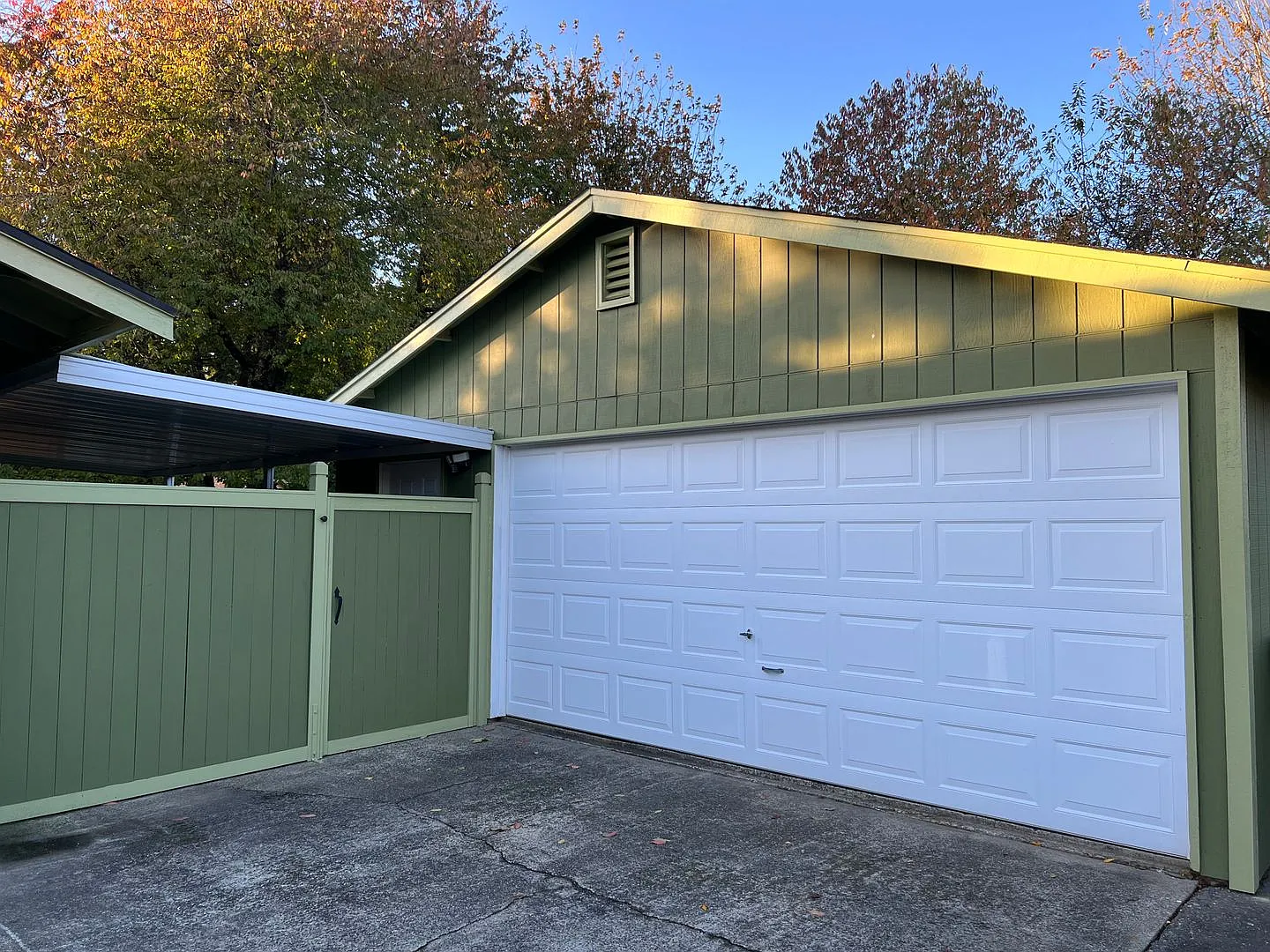 Move in ready home, with lake access — Photo 2