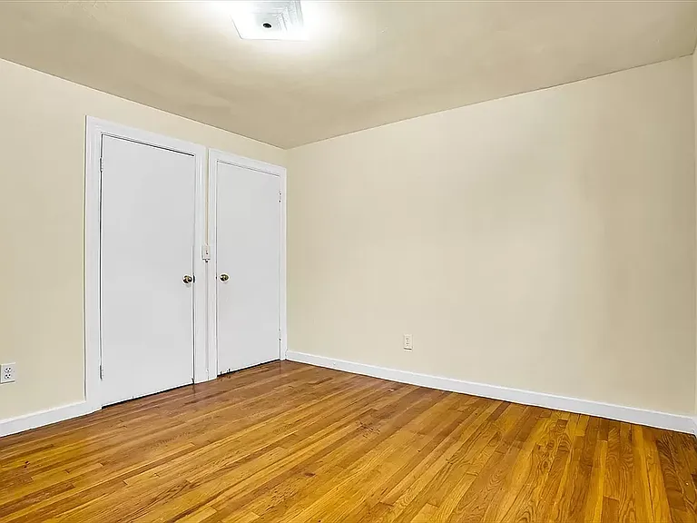 196 Grafton St — Photo 10