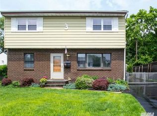 3 Fairview Ct, Hicksville, NY 11801