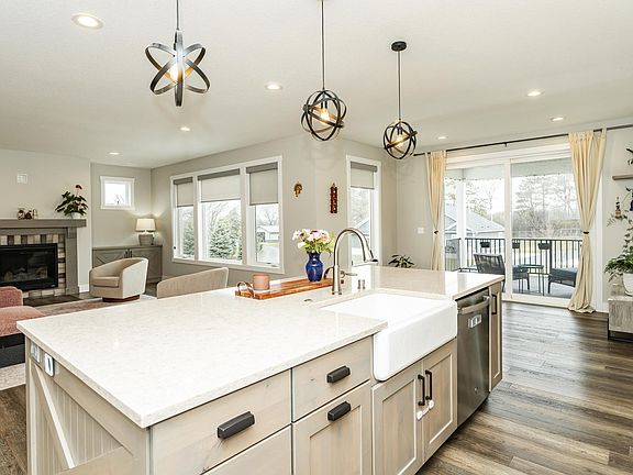 3rd image of 2025 Hagen Ln SW