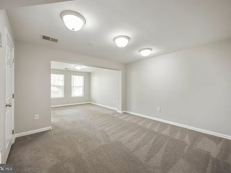 947 Chase Walk — Photo 27