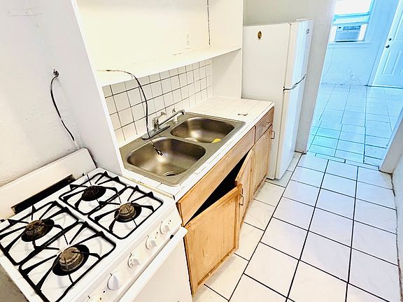 5th image of 111 S Grandview Ave #9