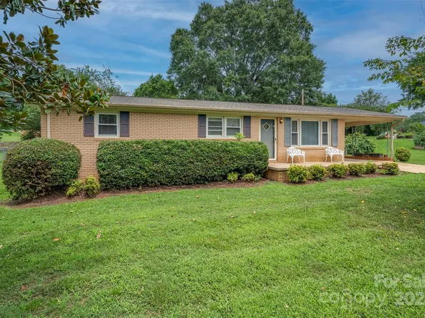 160 Lakeside Dr, Forest City, NC 28043
