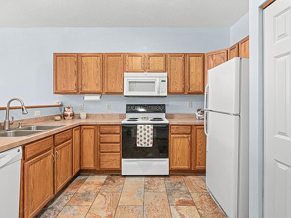 5th image of 1035 Providence Dr