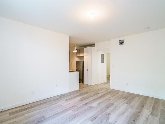 5th image of 1561 Jefferson Ave Unit 4-1561-4