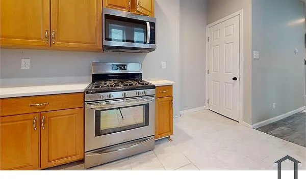 929 N Saint Bernard St — Photo 8