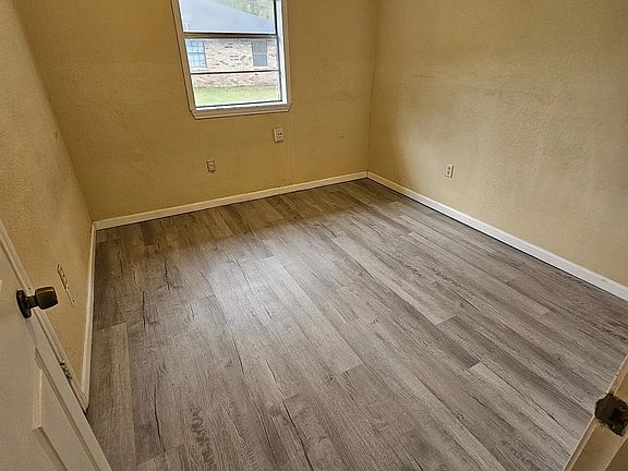 4th image of 1401 Plaza Dr APT B