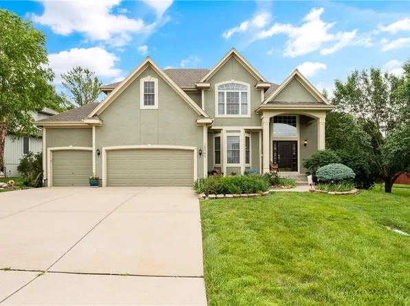 16245 Birch St, Overland Park, KS 66085