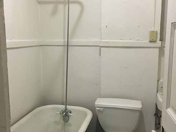 Claw foot tub