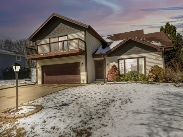 2716 Newcastle COURT, Waukesha, WI 53188