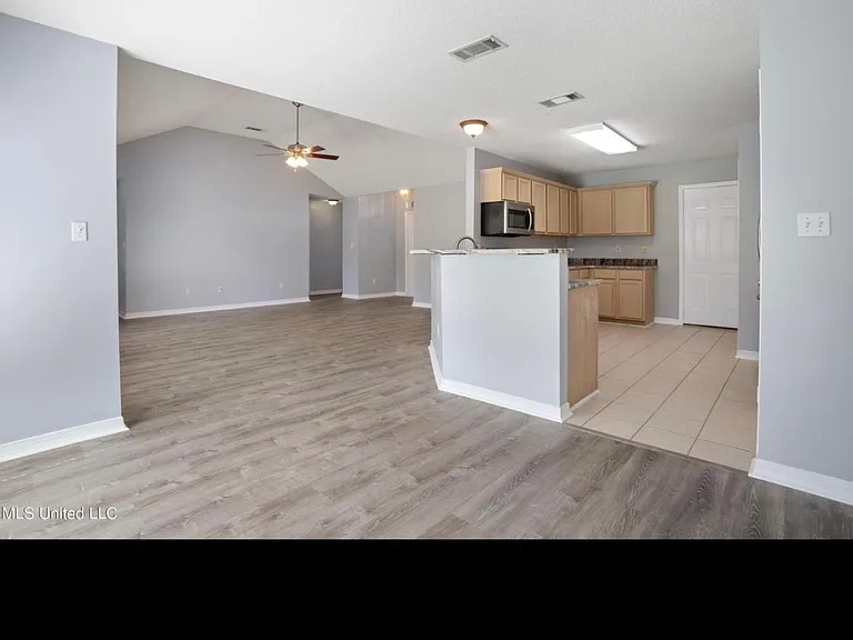 10483 Steeplechase Dr — Photo 4