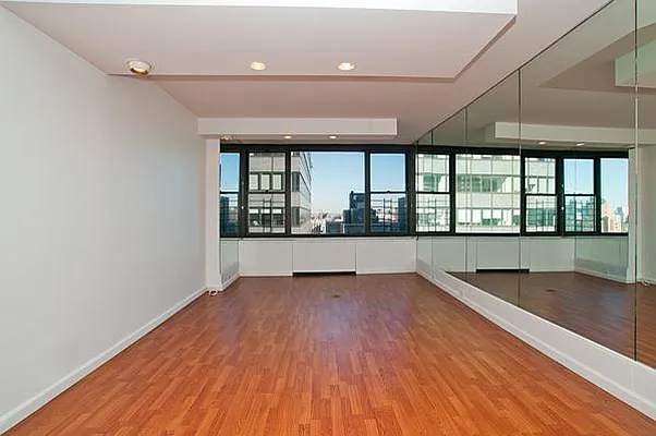 Rented by Domus Realty | media 1