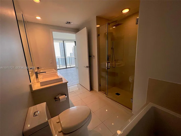 45 SW 9th St #3703 — Photo 32