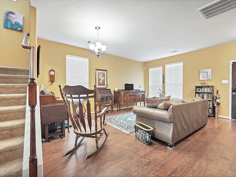692 Casual Ln — Photo 3