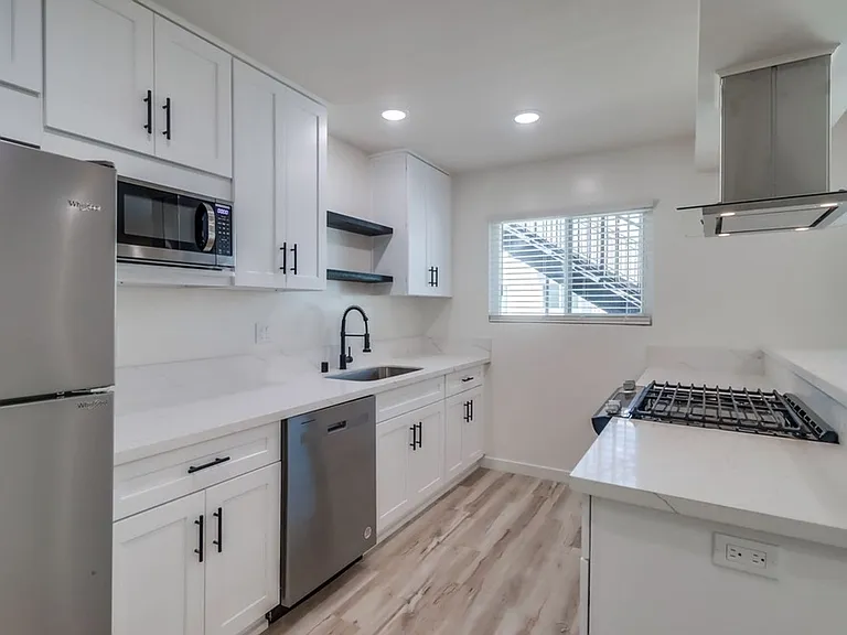 Welcome Surf House Villas E, a newly renovated luxury apartment community in the heart of Pacific... — Photo 6