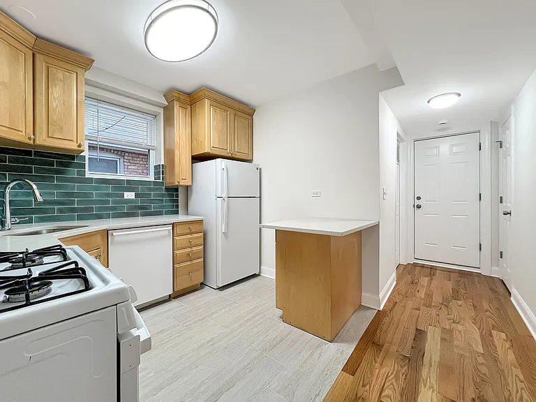 3245 N Lawndale Ave #G — Photo 4